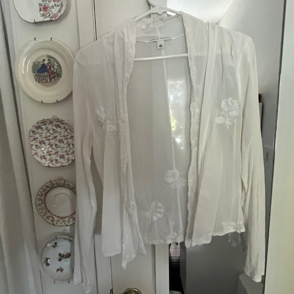 Banana Republic Women’s Cropped Linen Floral embroidery Blouse